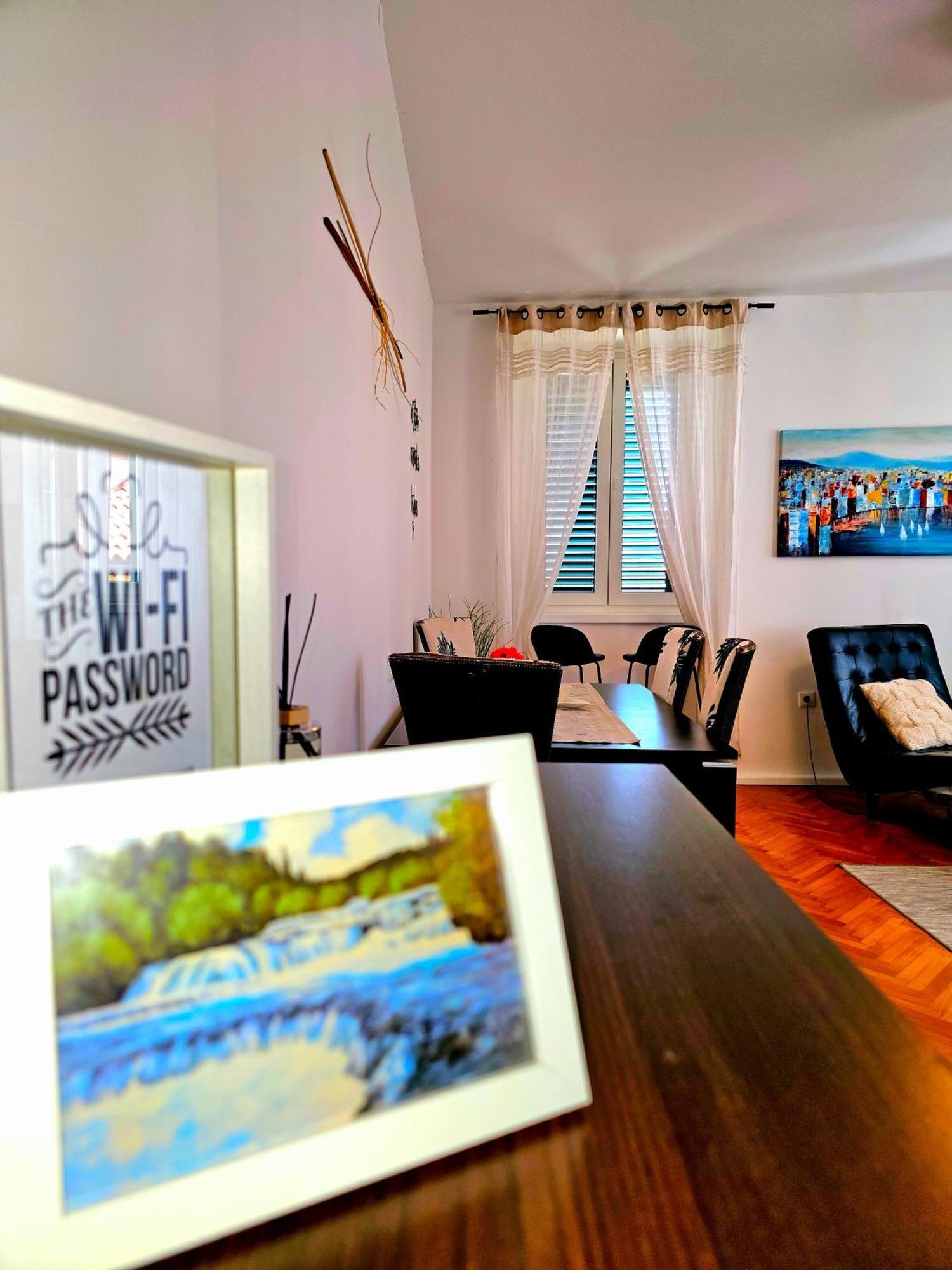 שיבניק Apartman Square View מראה חיצוני תמונה