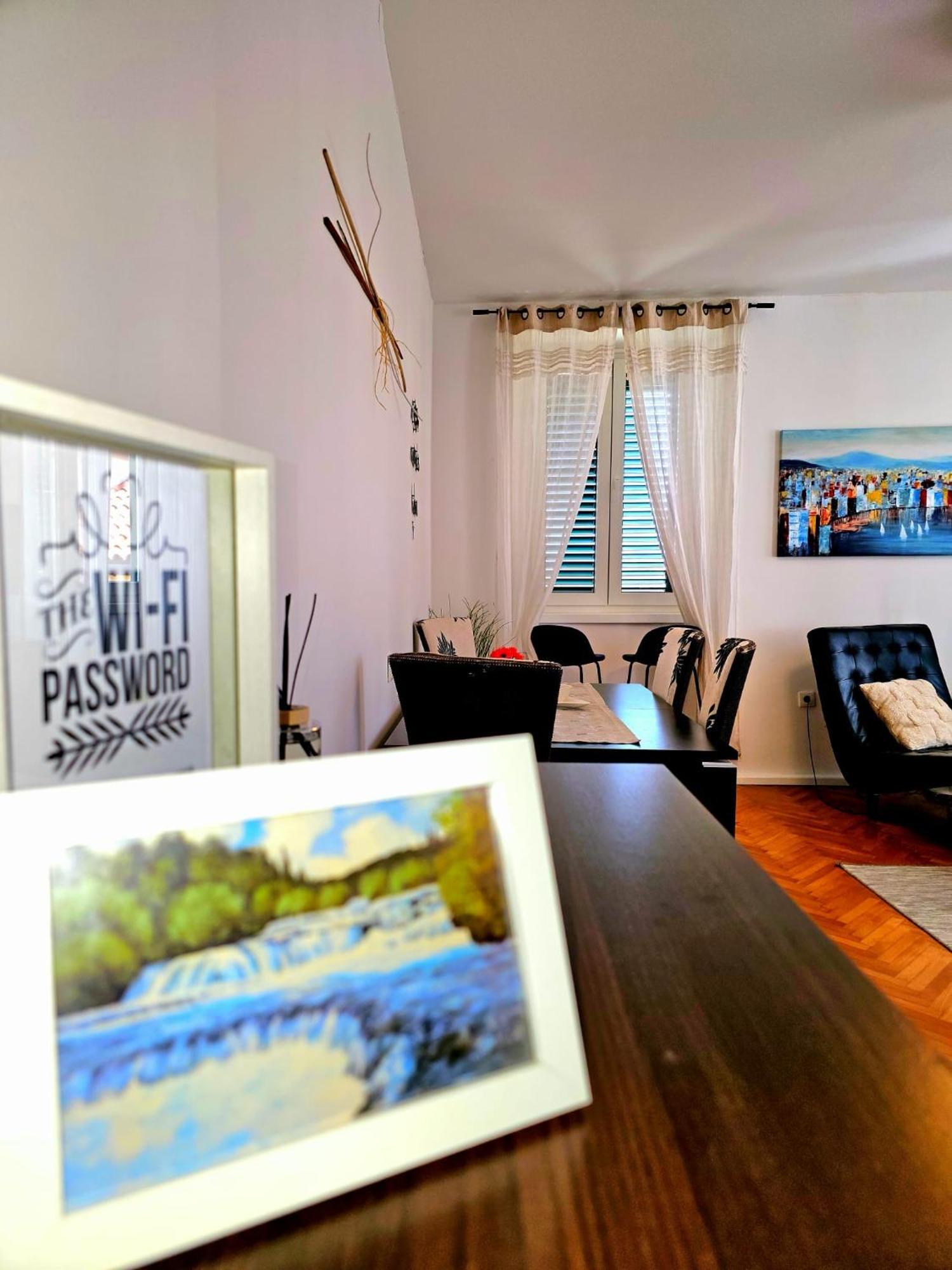 שיבניק Apartman Square View מראה חיצוני תמונה
